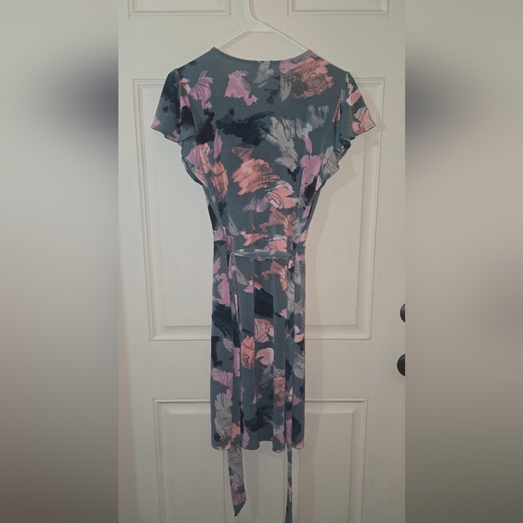 Women's Sz SM Nine West Floral-Print Ruffle Cap Sleeve Wrap Dress. Worn Once.✨️ - Picture 12 of 16